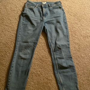 H&M light wash skinny jeans